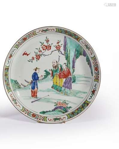 CHINE<br />
Plat rond en porcelaine aux émaux de la famille ...