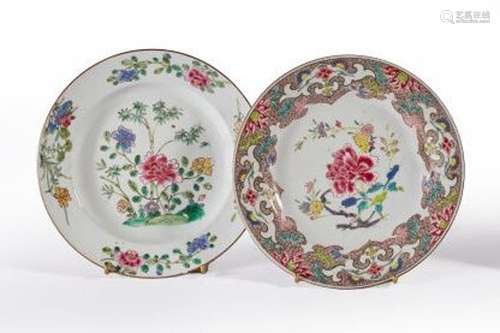 CHINE<br />
Deux assiettes en porcelaine aux émaux de la fam...