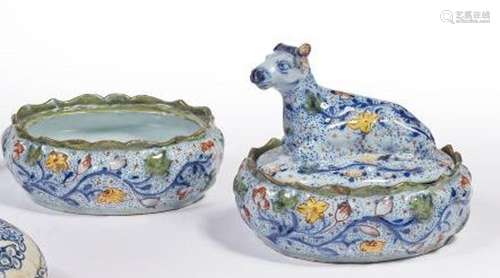 DELFT<br />
Boîte ovale en faïence