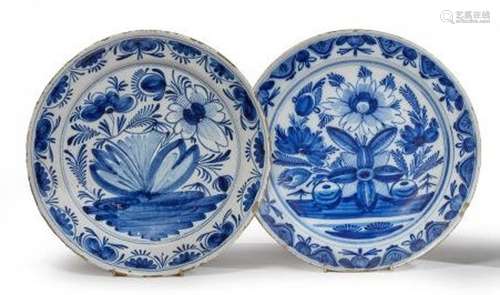 DELFT<br />
Deux plats formant pendant