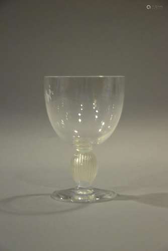 LALIQUE FRANCE<br />
Verre à eau en v