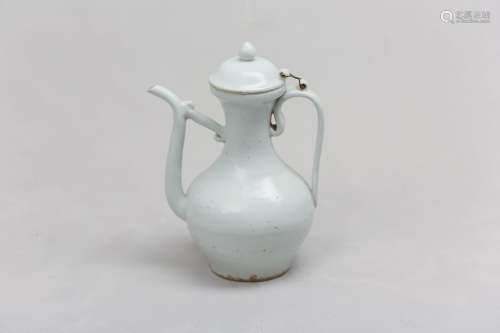 A CHINESE WHITE-GLAZED EWER AND COVER. The pear-shaped body ...