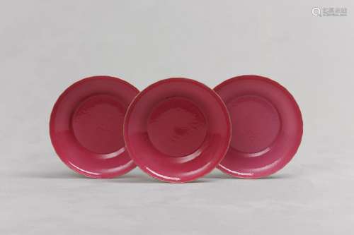 A SET OF THREE CHINESE PINK-ENAMELLED FOLIATE DISHES. Republ...