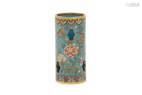 A MINIATURE CHINESE CLOISONNÉ ENAMEL AND GILT-BRONZE HAT STA...