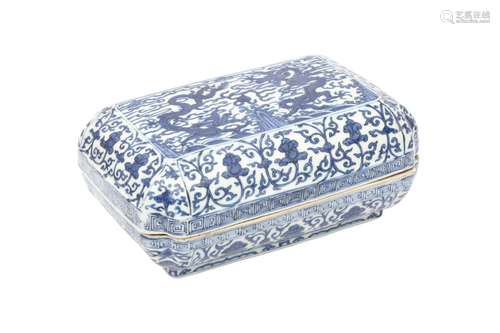 A CHINESE BLUE AND WHITE RECTANGULAR 'DRAGON' BOX AND COVER....