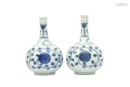 A PAIR OF CHINESE BLUE AND WHITE VASES. Qing Dynasty, Kangxi...