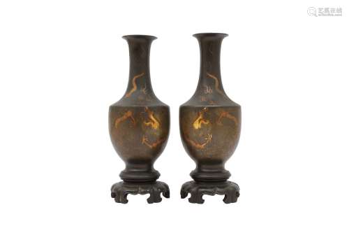 A PAIR OF CHINESE FUJIANESE 'DRAGON' VASES. Republic period....