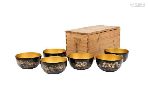 A SET OF CHINESE FUJIANESE BLACK AND GOLD LACQUER BOWLS. Cir...