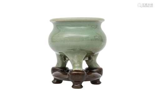 A SMALL CHINESE CELADON-GLAZED TRIPOD INCENSE BURNER. Possib...