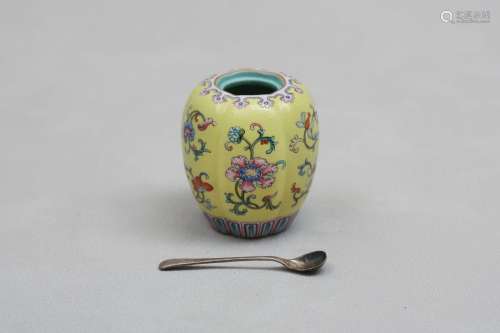 A CHINESE YELLOW-GROUND FAMILLE-ROSE SGRAFFIATO JAR. Qing Dy...