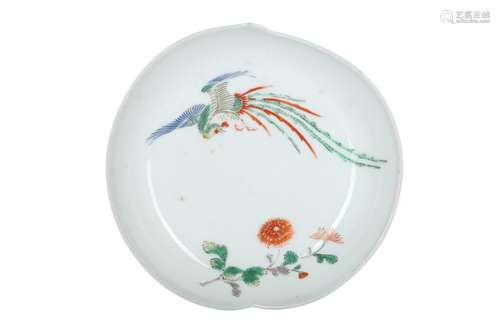 A KAKIEMON-STYLE DISH. Edo period or later. Of peach shape