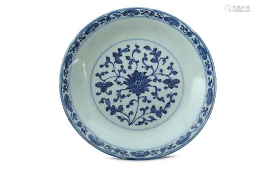 A CHINESE BLUE AND WHITE 'LOTUS' DISH. Painted with a large ...