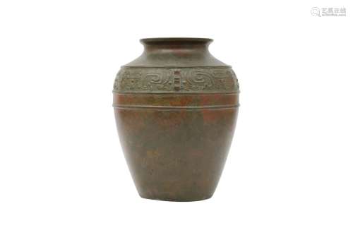 A BRONZE ‘TAOTIE MASKS’ JAR. 19th Century. Rising to rounded...