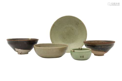 THREE CHINESE CELADON-GLAZED BOWLS AND TWO JIAN-STYLE BOWLS....