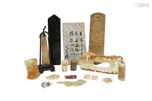 A SMALL COLLECTION OF CHINESE ARCHAISTIC JADE PLAQUES AND CH...