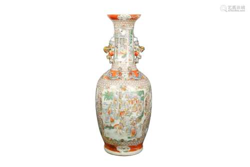 A LARGE CHINESE CANTON FAMILLE ROSE VASE. Qing Dynasty