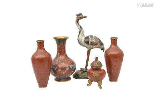 A SMALL COLLECTION OF CHINESE CLOISONNÉ ENAMEL ITEMS. Qing D...