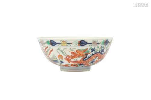 A CHINESE FAMILLE VERTE 'DRAGON AND PHOENIX' BOWL. The exter...