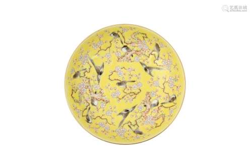 A CHINESE YELLOW-GROUND 'BIRDS' DISH. Painted to the interio...