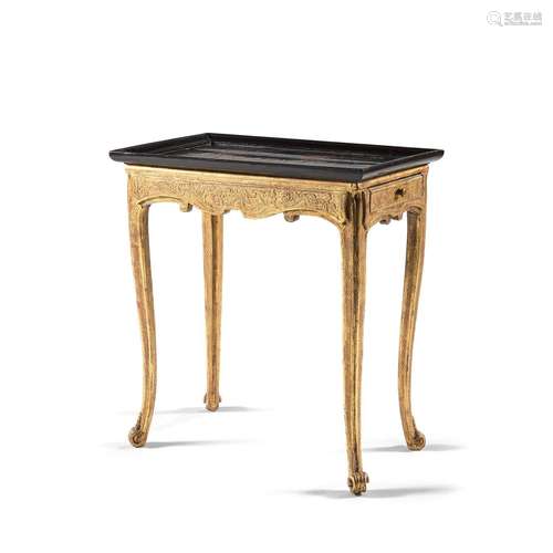 TABLE DE CABARET, ÉPOQUE RÉGENCEen bois redoré, à décor de c...