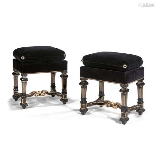 PAIRE DE TABOURETS, STYLE LOUIS XIV, VERS 1900en bois laqué,...