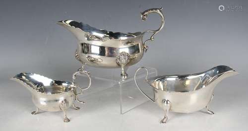 A George V silver sauceboat with foliate capped flying scrol...