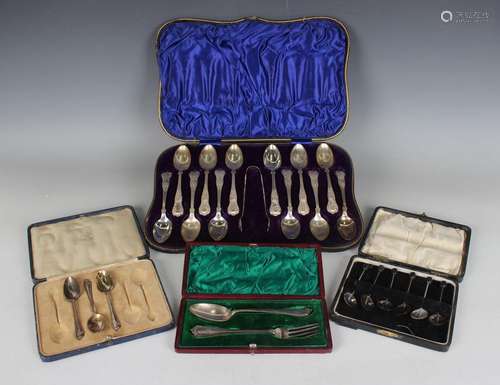 A set of twelve Edwardian silver King's pattern teaspoons an...