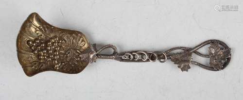 A mid-Victorian silver caddy spoon