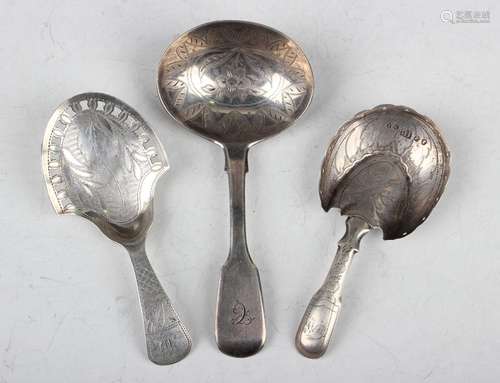 A George IV silver Fiddle pattern caddy spoon