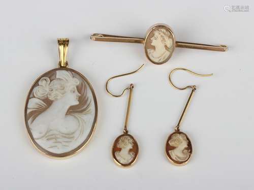 A gold mounted oval shell cameo bar brooch