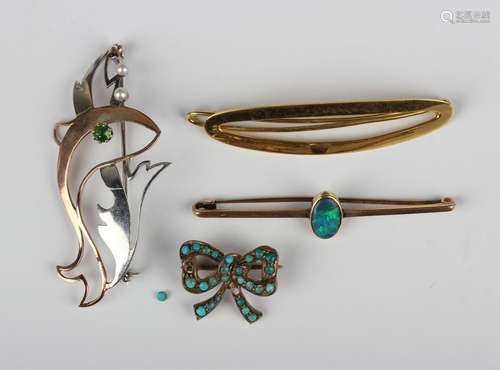 A gold and opal doublet bar brooch