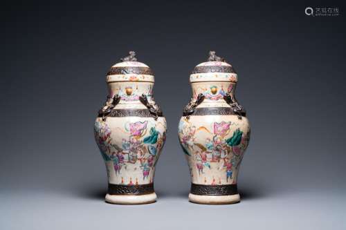 A pair of Chinese famille rose Nanking crackle-glazed vases ...