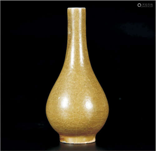 黄釉龙泉胆瓶
