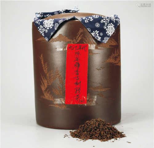90年代  陈年樟香古树普洱熟散茶  配紫砂缸