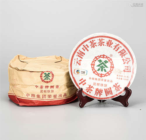 2011年  中茶绿印昆明茶厂铁饼普洱生茶