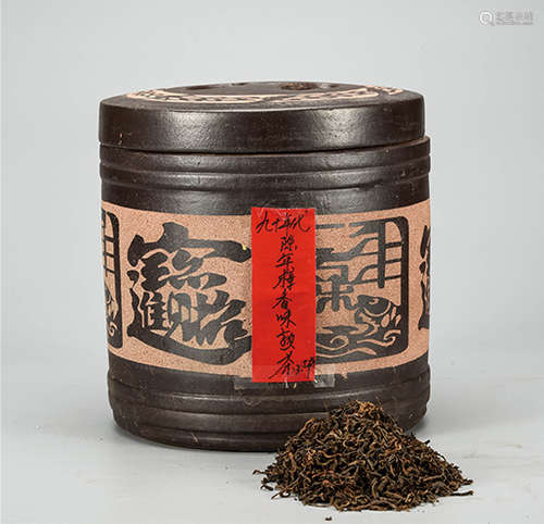 90年代  陈年樟香味普洱熟散茶  配紫砂缸