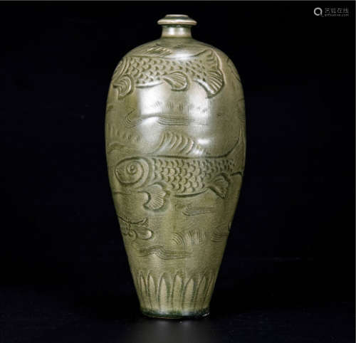 耀州窑鱼藻纹梅瓶