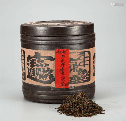 90年代  陈年樟香味普洱熟散茶  配紫砂缸