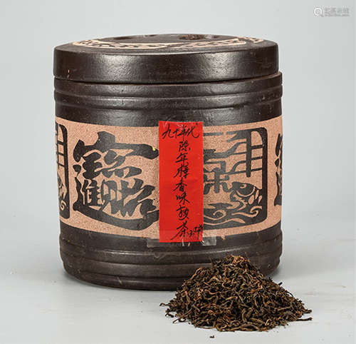 90年代  陈年樟香味普洱熟散茶  配紫砂缸