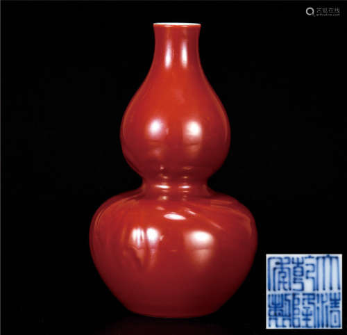 红釉葫芦瓶