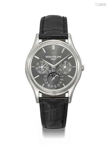 PATEK PHILIPPE. AN ATTRACTIVE PLATINUM AUTOMATIC PERPETUAL C...