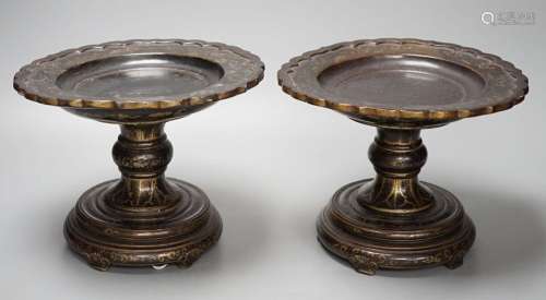 Two 18th century Chinese lacquered wood tazzas (one a.f.) - ...