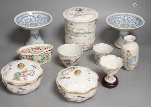 A mixed group of 19th/early 20th century Chinese porcelain v...