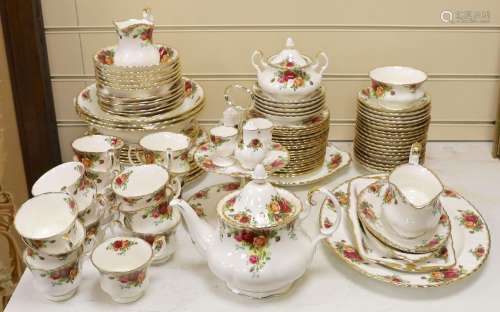 Quantity of Royal Albert Old Country Roses tablewares