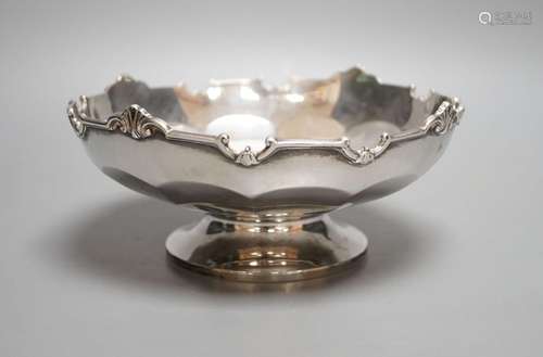 A George V silver pedestal bowl, William Greenwood & Son...