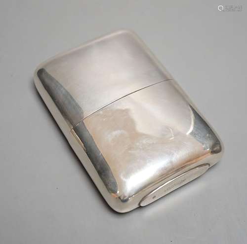 A George V silver hip flask, by Goldsmiths & Silversmith...