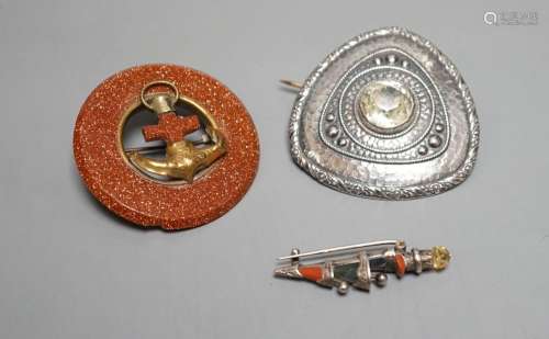 A white metal and Scottish hardstone set dirk brooch, 37mm a...