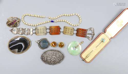 Mixed Victorian and later jewellery including a yellow metal...