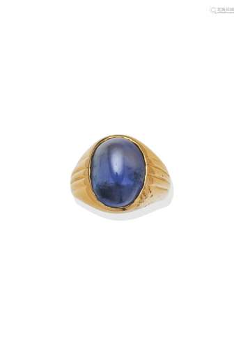 A CABOCHON SAPPHIRE RING