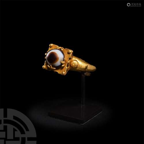 Javan Gold Ring with Agate Gemstone